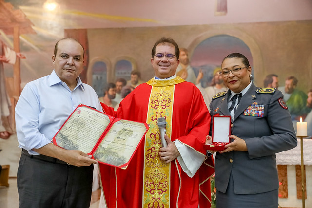 06/02/2024 - Governador concede medalha Imperador Dom Pedro II ao Frei Rogério