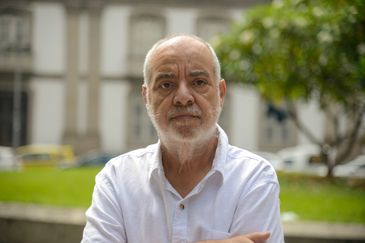 Rio de Janeiro (RJ), 09/04/2024 – O jornalista Alceste Pinheiro, na Igreja da Candelária, local do histórico comício pelas Diretas, ocorrido em 10 de abril de 1984. Foto: Tomaz Silva/Agência Brasil
