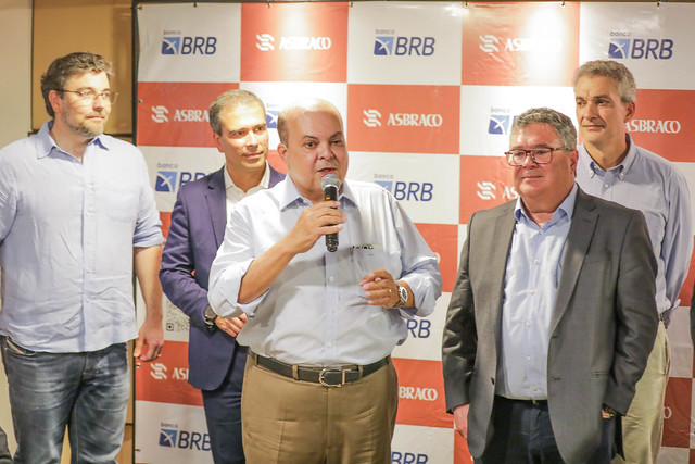 24/04/2024 - Governador destaca a força da construção civil durante posse da nova diretoria da Asbraco