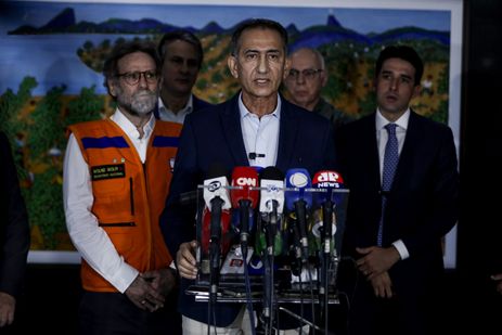 Brasília (DF) 20/05/2024 -  Waldez Góes (Infraestrutura),  ministro da Secretaria Extraordinária de Apoio à Reconstrução do RS, Paulo Pimenta, junto com os ministros, Camilo Santana (Educação) e o Silvio Costa Filho (Porto e Aeroportos) anunciam novas medidas de ajuda ao estado do Rio Grande do Sul atingido por fortes chuvas.
Foto: Joédson Alves/Agência Brasil