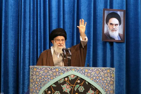 Iran's Supreme Leader Ayatollah Ali Khamenei gestures as he delivers Friday prayers sermon, in Tehran, Iran January 17, 2020. Official Khamenei website/Handout via REUTERS ATTENTION EDITORS - THIS IMAGE WAS PROVIDED BY A THIRD PARTY. NO RESALES.