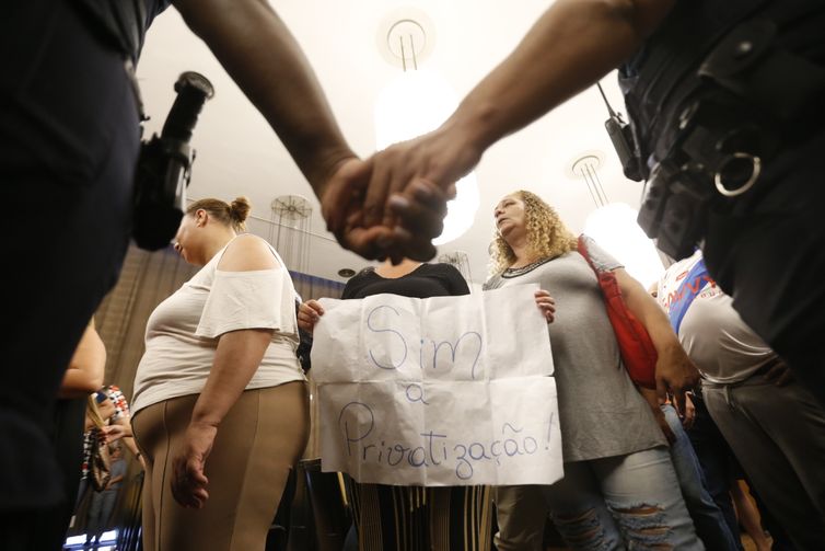 São Paulo (SP) 02/05/2024 - Manifestação contra a privatização da SABESP, na Câmara de Vereadores de São Paulo.

Foto: Paulo Pinto/Agência Brasil