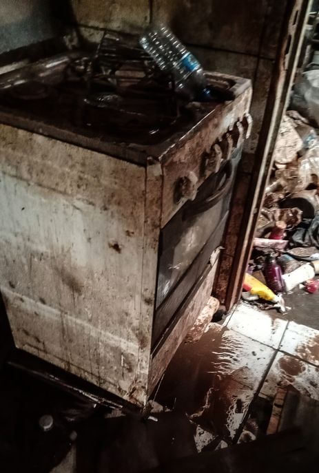 01/06/2024- Moradora da Vila Farrapos, zona norte de Porto Alegre, Claudia Rodrigues registrou o cenário de destruição que encontrou em casa quando as águas baixaram. Foto: Claudia Rodrigues/Arquivo Pessoal