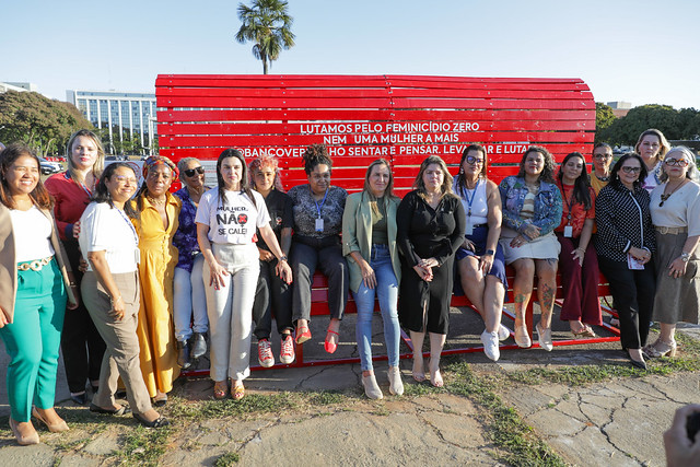 11/07/2024 - Banco Vermelho na Praça do Buriti reforça combate à violência contra a mulher