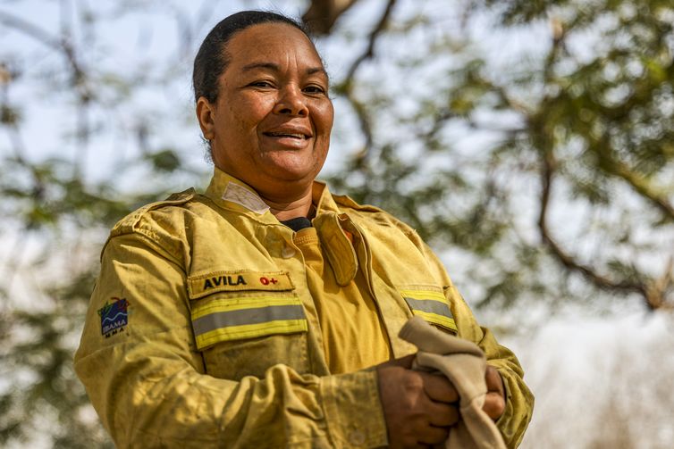 Corumbá (MS), 01/07/2024 - Débora Ávila, a única mulher brigadista do Prevfogo/Ibama em Corumbá. Débora ingressou no Prevfogo após a morte do filho de 5 meses em decorrência de complicações respirátorias causadas pela fumaça dos incêndios ocorridos em 2020 no Pantanal. Foto: Marcelo Camargo/Agência Brasil