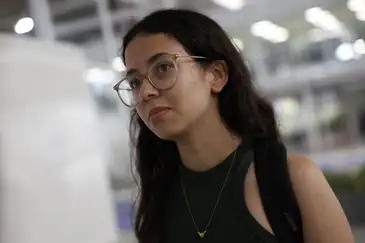 Rio de Janeiro (RJ) 19/08/2024 – A estudante Bianca Morena, aluna do IMPA Tech, curso de graduação do Instituto de Matemática Pura e Aplicada, fala sobre palestra com o matemático Artur Avila. Foto: Fernando Frazão/Agência Brasil