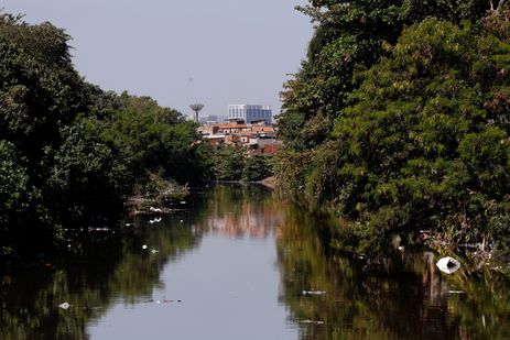 Tânia Rêgo/Agência Brasil Rio de Janeiro (RJ), 29/08/2024 - Rio Faria-Timbó, na comunidade de Manguinhos, zona norte da cidade. Um esgoto a céu aberto. Foto: Tânia Rêgo/Agência Brasil