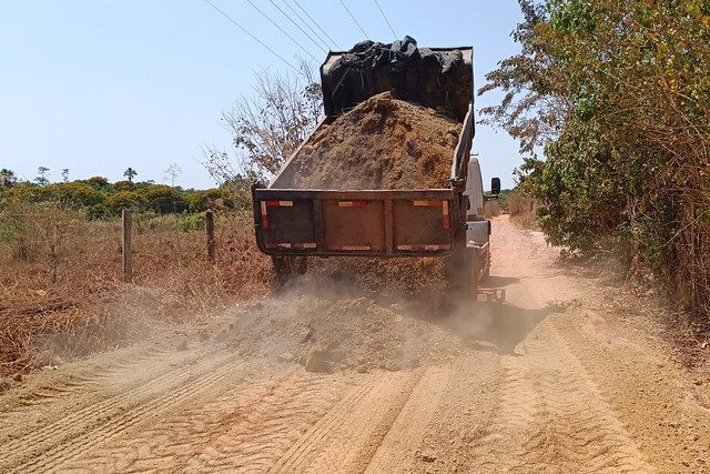 27/09/2024 - Estrada rural da via Transcapão, no Itapoã, recebe serviços preventivos antes das chuvas