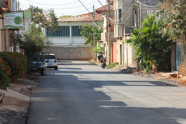 06/10/2024 - Asfalto chega a cinco quadras do Itapoã, com investimento de R$ 27 milhões