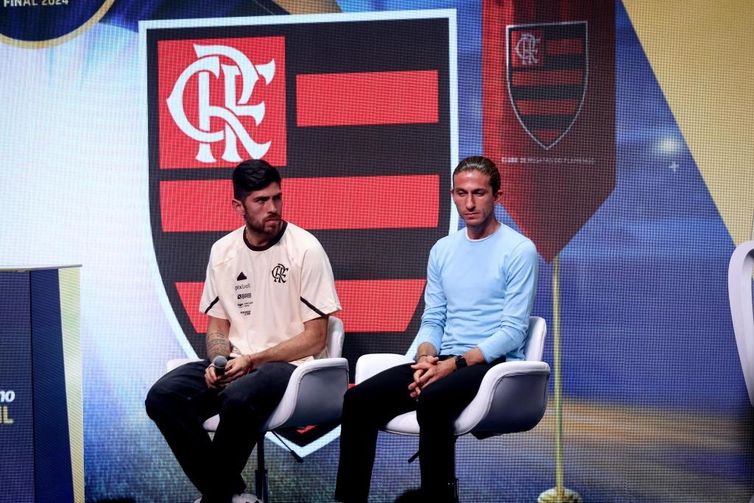 Rodrigo Bataglia, volante do Atlético-MG, e Felipe Luís, técnico do Flamengo - sorteio do mando de campo da final da Copa do Brasil, em 24/10/2024