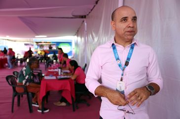 José Cruz/Agência Brasil Brasília (DF), 01/10/2024 - André Abreu, gerente da unidade móvel do Sesc-DF fala sobre a Campanha Outubro Rosa: Sesc-DF, que oferece exames e consultas gratuitas às mulheres. Foto: José Cruz/Agência Brasil