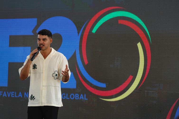 Tomaz Silva/Agência Brasil Rio de Janeiro (RJ), 04/11/2024 – O cofundador do Favela 20 (F20), Erley Bispo durante lançamento de documento com recomendações políticas ao G20. Foto: Tomaz Silva/Agência Brasil