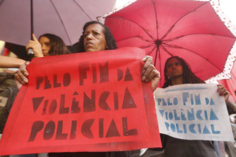 Paulo Pinto/Agência Brasil São Paulo (SP), 05/12/2024 -ato contra violência policial, concentração em frente ao teatro municipal de são paulo, praça Ramos de Azevedo . Foto: Paulo Pinto/Agência Brasil
