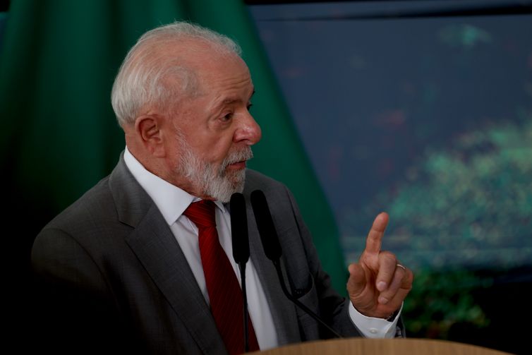 José Cruz/Agência Brasil Brasília (DF), 22/01/2025 - O presidente da República Luiz Inácio Lula da Silva participa, no Palácio do Planalto, da cerimônia de assinatura do contrato de concessão de um trecho da BR-381, em Minas Gerais. Foto: José Cruz/Agência Brasil