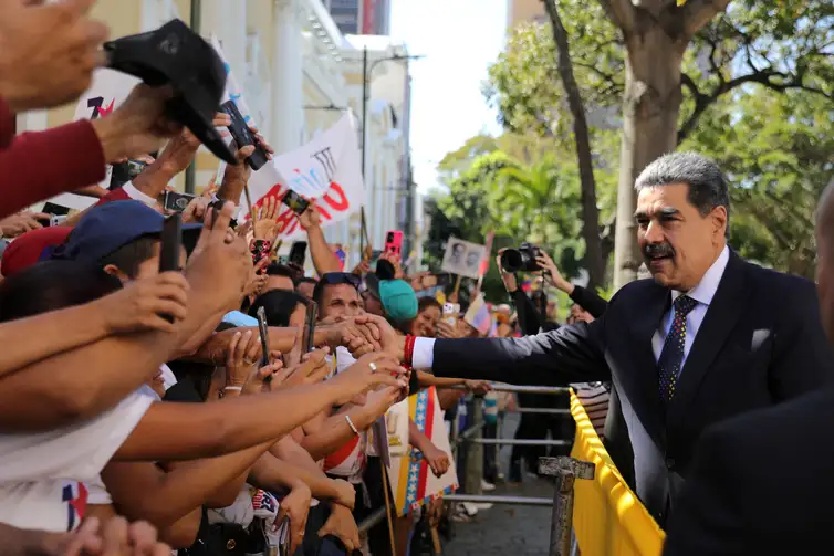 Marcelo Garcia/Miraflores Palace Venezuela's President Nicolas Maduro greets supporters as he arrives at the National Assembly to be sworn in for a third six-year term, in Caracas, Venezuela January 10, 2025. Marcelo Garcia/Miraflores Palace/Handout via REUTERS ATTENTION EDITORS - THIS IMAGE HAS BEEN SUPPLIED BY A THIRD PARTY
