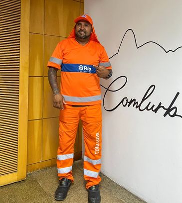 Comlurb/Divulgação Rio de Janeiro (RJ) 20/02/2025 - A Companhia Municipal de Limpeza Urbana (Comlurb) começou a distribuir as novas blusas confeccionadas em Dry Fit como parte do uniforme dos garis do Rio de Janeiro.
Foto: Comlurb/Divulgação