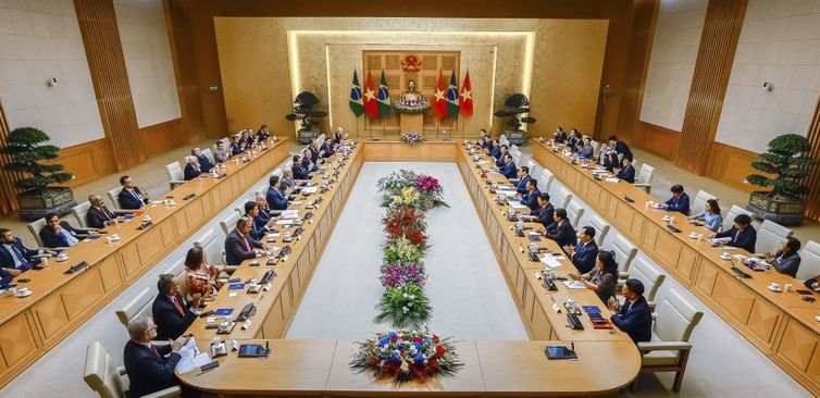 Presidente da República, Luiz Inácio Lula da Silva, durante encontro com o Primeiro-Ministro do Vietnã, Pham Minh Chinh.
Palácio do Governo - Vietnã.

Foto: Ricardo Stuckert / PR