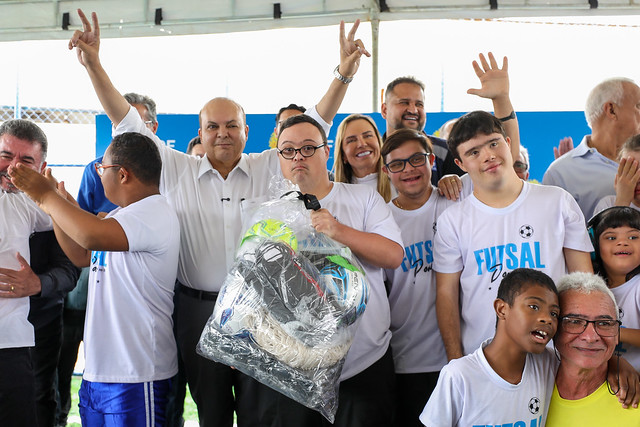 04/04/2025 - Cruzeiro ganha dois novos campos sintéticos, calçadas e reforma da via principal