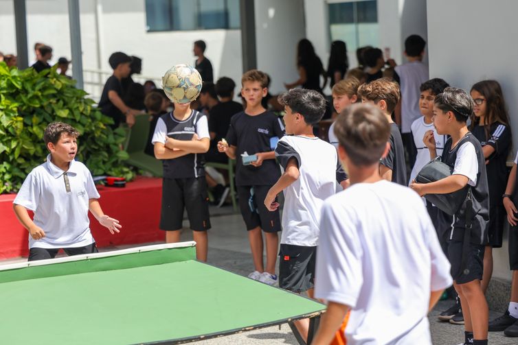 Fabio Rodrigues-Pozzebom/Agência Brasília (DF) 14/02/2025 - Proibição do uso de celulares nas escolas. Alunos brincam no recreio sem o uso de celulares. Foto: Fabio Rodrigues-Pozzebom/Agência Brasil