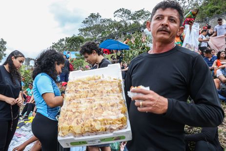 Brasília (DF),  18/04/2025.- José Elinton, fala com a reportagem da Agência Brasil, antes da cerimonia da Via sacra do Morro da Capelinha.
Foto: Antonio Cruz/Agência Brasil