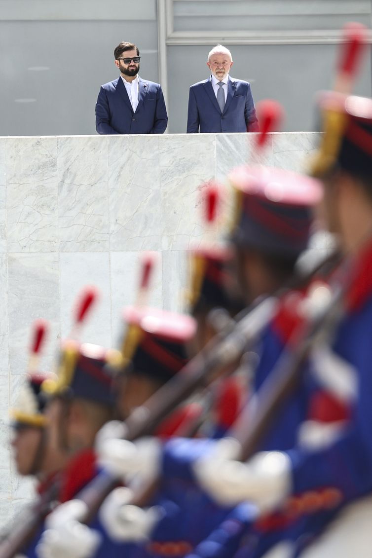 Brasília (DF), 22/04/2025 - O presidente Luiz Inácio Lula da Silva recebe o presidente do Chile, Gabriel Boric, em cerimônia oficial, no Palácio do Planalto. Foto: Marcelo Camargo/Agência Brasil