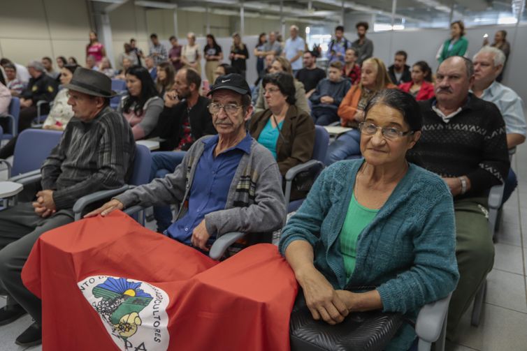 Lajeado (RS), 28/04/2025 - Simirio Schmeiger 70 anos acompanhado de sua esposa, Maria Lúcia Schmeiger, participam da assinatura de contratos, programa compra assistida e rural.
Foto: Joédson Alves/Agência Brasil