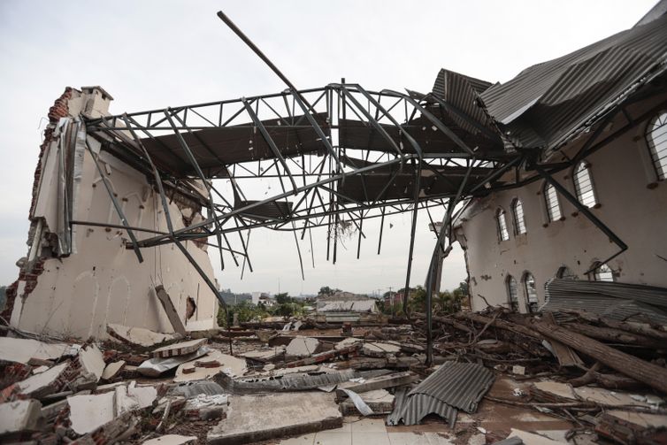 Arroio do meio (RS), 29/04/2025 - Igreja evangelica destruida no bairro de navegantes, próximo ao rio Taquari, onde as residências foram totalmente destruídas pela última enchente.
A um ano o estado foi atingido por temporais que afetou mais de 400 municípios gaúchos, tiveram bairros inteiros alagados. A maior tragédia climática da história, deixou pelo menos 147 mortos e afetou mais de 2,1 milhões de pessoas.
Foto: Joédson Alves/Agência Brasil
