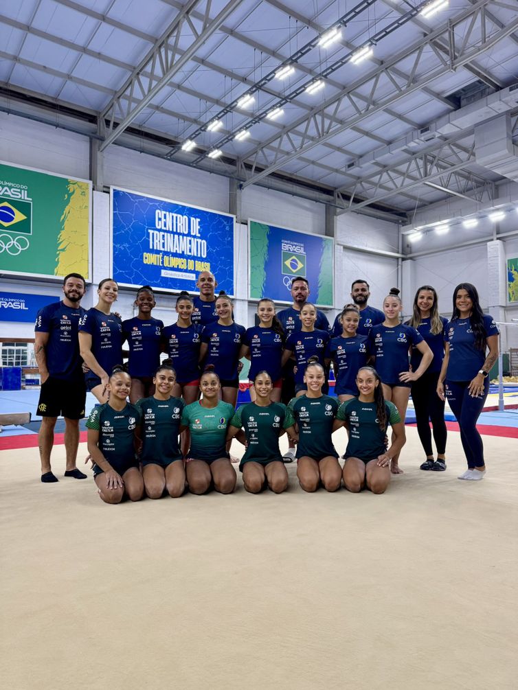 delegação brasileira feminina de ginástica artística - embarque para disputa do 16º Troféu Cidade de Jesolo (Itália) - abril/2025