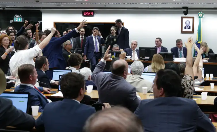 Lula Marques/Agência Brasil Brasília (DF), 09/04 /2025 - Reunião do Conselho de Ética e Decoro Parlamentar da Câmara dos Deputados para discutir e votar o parecer sobre a representação contra o deputado Glauber Braga (PSOL-RJ). . Foto: Lula Marques/Agência Brasil