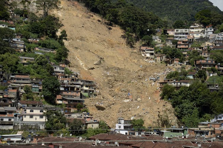 Tomaz Silva/Agência Brasil Morro da Oficina, em Petrópolis local mais atingido pela enchente há um mês