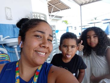 Ilha do Governador (RJ), 01/04/2025 - A dona de casa Isabele Ferreira da Silva Andrade, mãe de dois filhos autistas, Pérola, de 7 anos, e Ângelo, de 3 anos. Foto: Isabele Ferreira/Arquivo Pessoal