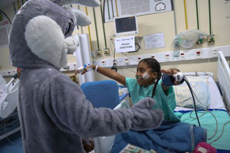 Rio de Janeiro (RJ), 19/04/2025 - HOSPITAIS FAZEM PROGRAMAÇÃO ESPECIAL PARA CRIANÇAS NA PÁSCOA.
Foto: Mauricio Bazilia/Secretária de Saúde RJ