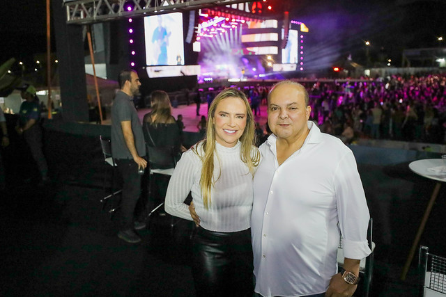 20/04/2025 - Público curte segunda noite de festa na Esplanada ao som de diferentes gerações