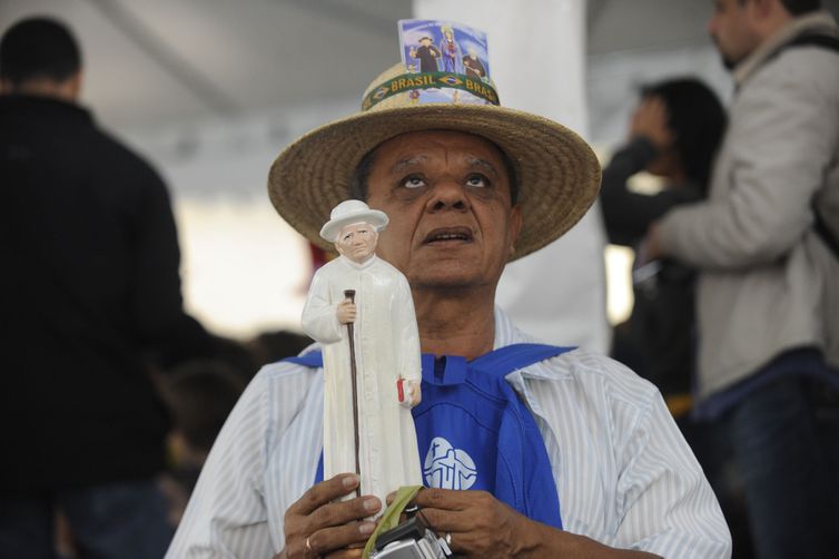 Rio de Janeiro 21/04/2025- Foto de arquivo  - O papa Francisco participa da confissão de alguns jovens participantes da Jornada Mundial da Juventude (JMJ), no Parque Municipal da Quinta da Boa Vista.