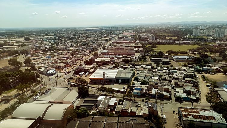 Porto Alegre (RS), 01/05/2025 – Vista aérea de Porto Alegre que a um ano foi atingido por temporais que afetou mais de 400 municípios gaúchos, tiveram bairros inteiros alagados. A maior tragédia climática da história do estado, deixou pelo menos 147 mortos e afetou mais de 2,1 milhões de pessoas.
Foto: Joédson Alves/Agência Brasil