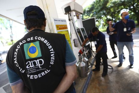 Força-tarefa integrada pela Agência Nacional do Petróleo, Gás Natural e Biocombustíveis (ANP), Procon e Inmetro fiscaliza postos revendedores de combustíveis em Brasília.