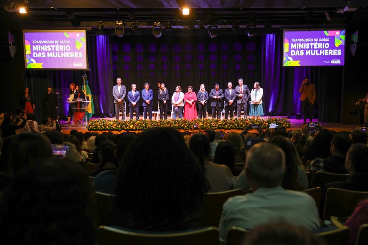 Brasília (DF) 28/05/2025 Cerimônia de transmissão de cargo do Ministério das Mulheres. Márcia Lopes, assume a pasta no lugar de Cida Gonçalves. Participam do evento autoridades de governo e representantes de movimentos de mulheres e de organizações da sociedade civil.  Foto: Fabio Rodrigues-Pozzebom/ Agência Brasil