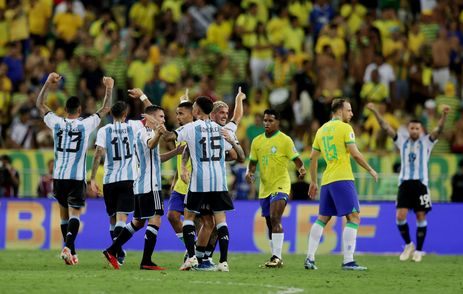 Soccer Football - World Cup - South American Qualifiers - Brazil v Argentina - Estadio Maracana, Rio de Janeiro, Brazil - November 21, 2023 Argentina's Nicolas Gonzalez and Rodrigo De Paul celebrate after the match REUTERS/Ricardo Moraes