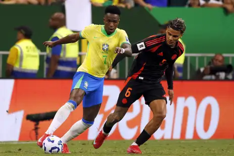 Brasília (DF), 20/03/2025 - Jogador Vini Jr durante lance de jogo de futebol entre Brasil e Colômbia válido pelas Eliminatórias da Copa do Mundo. Foto: Bruno Peres/Agência Brasil