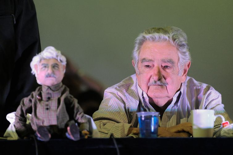 O ex-presidente e senador do Uruguai José Mujica durante encontro com estudantes na concha acústica da Universidade do Estado do Rio de Janeiro (Uerj), no campus do Maracanã (Fernando Frazão/Agência Brasil)