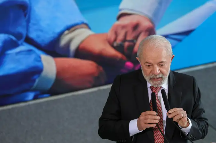 Brasília, (DF) 30/04/2025 - Presidente Luiz Inácio Lula da Silva, participa da cerimonia do novo programa para acelerar o atendimento e aproximar a população dos médicos especialistas no sistema único de saúde (SUS).
Foto: Fabio Rodrigues-Pozzebom/ Agência Brasil