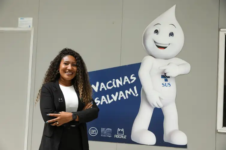 Rio de Janeiro (RJ), 06/06/2025 – A coordenadora do Centro de Referência de Imunobiológicos Especiais (CRIE),  Ananza Tainá da Silva Villaça, na Fiocruz, zona norte da capital fluminense. Foto: Tomaz Silva/Agência Brasil