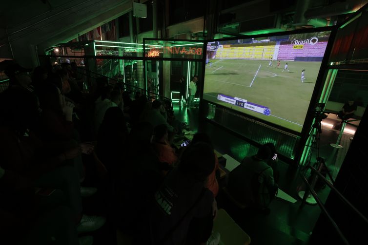 São Paulo (SP), 09/06/2025 -  TV Brasil com convidados no Museu do Futebol para assistir a transmissao do jogo São Paulo x Internacional pelo Campeonato Brasileiro Feminino.  Foto: Paulo Pinto/Agência Brasil