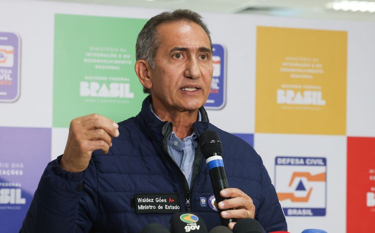 Antônio Cruz/ Agência Brasil. Brasília (DF), 14/06/2025 - O presidente Luiz Inácio Lula da Silva e o ministro da Integração e do Desenvolvimento Regional, Waldez Góes, durante ativação do novo sistema Defesa Civil Alerta na região Nordeste. Foto- Antônio Cruz/ Agência Brasil.