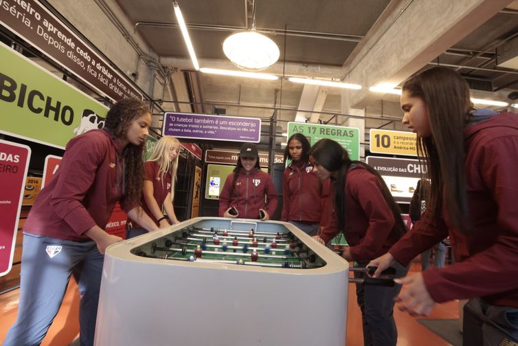 São Paulo (SP), 18/06/2025 -  TV Brasil com convidados no Museu do Futebol para assistir a transmissão do jogo São Paulo x Internacional pelo Campeonato Brasileiro Feminino. Foto: Paulo Pinto/Agência Brasil