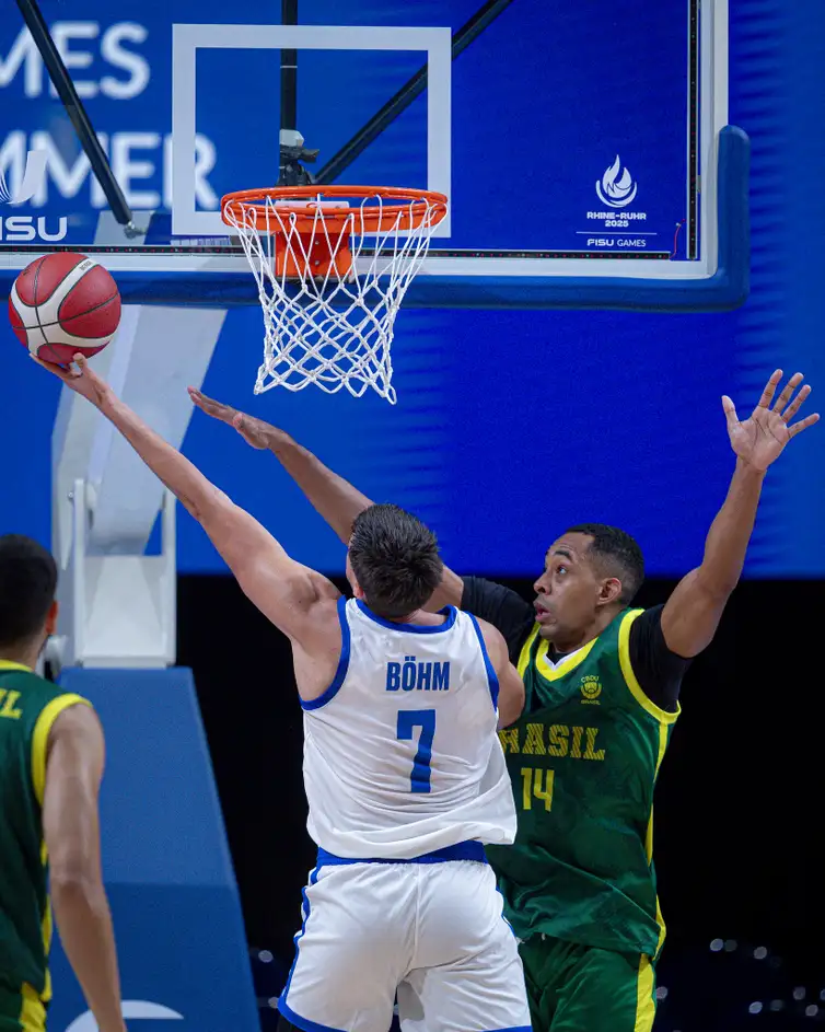  Brasil vence de virada República Tcheca, por 74 a 70 e avança às quartas de final dos Jogos Mundiais Universitários, em 21/07/2025