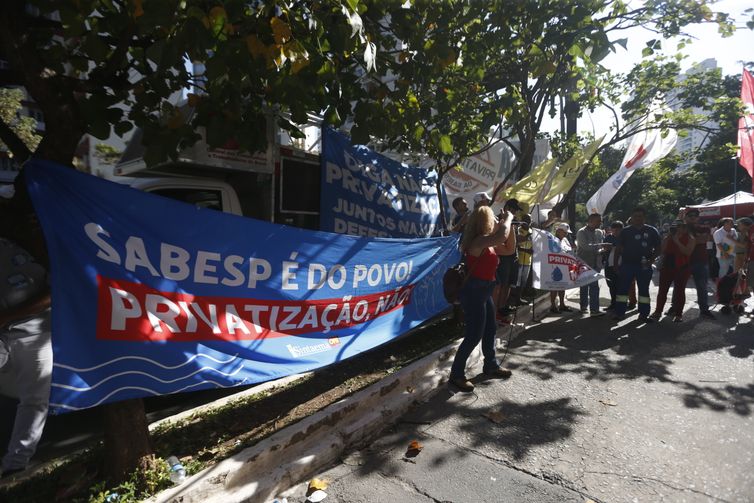 São Paulo (SP) 02/05/2024 - Manifestação contra a privatização da SABESP, na Câmara de Vereadores de São Paulo.

Foto: Paulo Pinto/Agência Brasil
