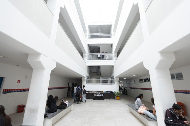 Foto: Instituto Natura Salvador - 18/07/2025 - colégio estadual Pedro Paulo marques e Marques, em Salvador. Foto: Instituto Natura