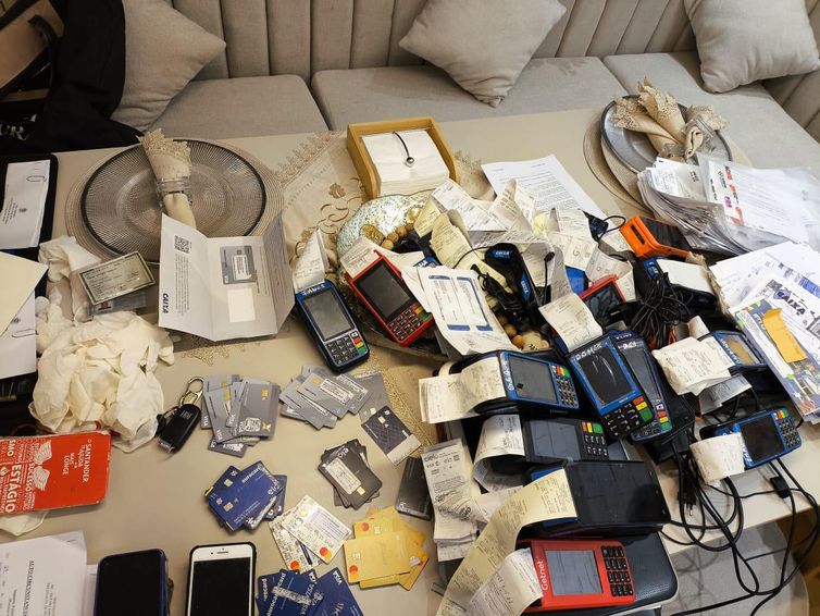 Polícia Federal/divulgação Rio de Janeiro (RJ), 21/08/2025 - PF prende 14 pessoas de quadrilha que criou 330 empresas de fachada.
Foto: Polícia Federal/Divulgação