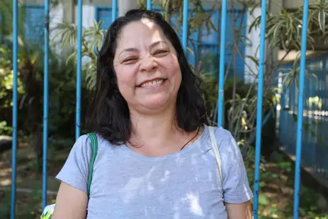 Tomaz Silva/Agência Brasil Rio de Janeiro (RJ), 26/10/2025 – A professora de educação infantil, Ingrid do Nascimento Abreu em frente ao Colégio Estadual Julia Kubitschek para a realização Prova Nacional do Docente (PND), no centro do Rio de Janeiro. Foto: Tomaz Silva/Agência Brasil